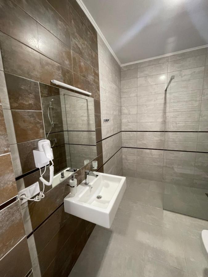 Leo Rooms Львів Екстер'єр фото