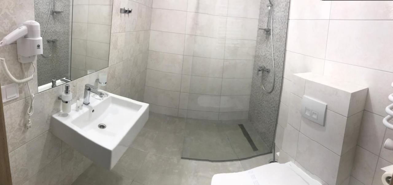 Leo Rooms Львів Екстер'єр фото